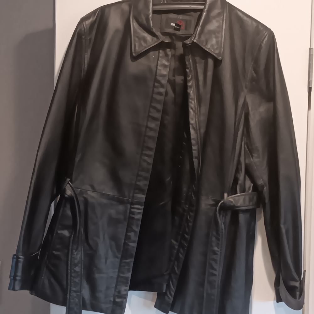 Coat women's leather